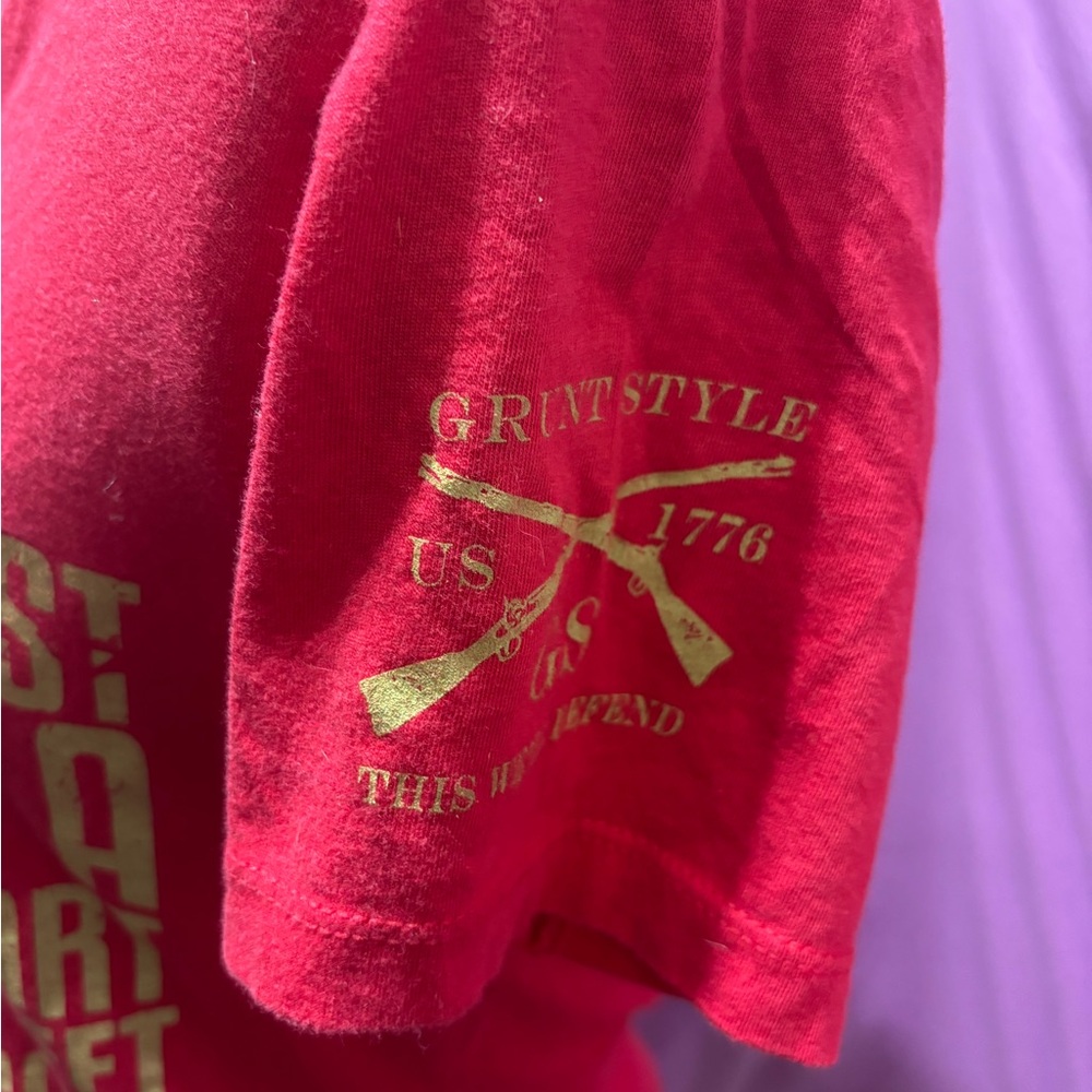 Grunt Style Red Graphic V-Neck Short Sleeve Tee - Picture 6 of 7